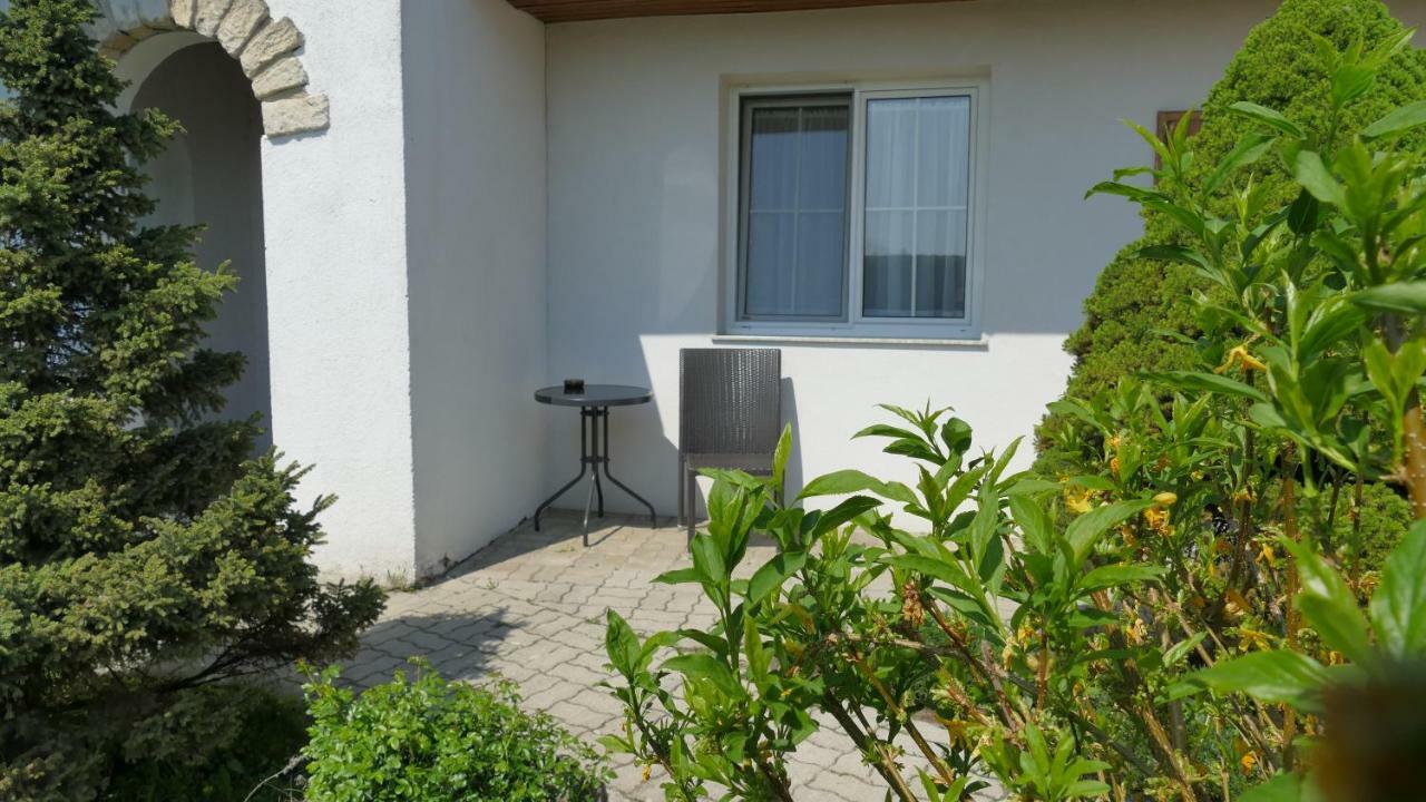 Gaestehaus Fischbach Jois Exterior photo